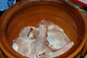 Pulpa de miel in oala de lut