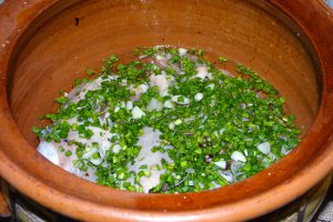 Pulpa de miel in oala de lut