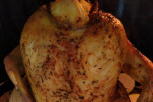 Pui pe sticla cu ananas, zucchini si morcovi