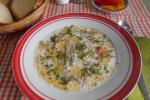 Ciorba de fasole verde, cu smantana si afumatura