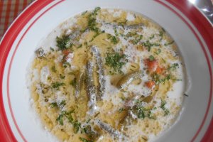 Ciorba de fasole verde, cu smantana si afumatura