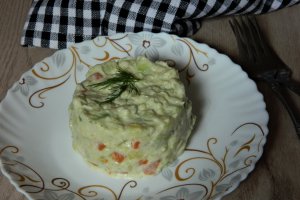 Salata de legume cu piept de pui si maioneza din avocado