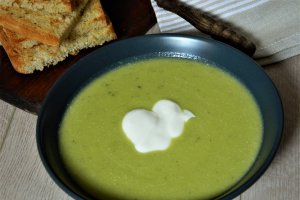 Supa crema de mazare cu dovlecei