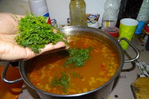 Ciorba de cartofi cu ceapa verde si marar