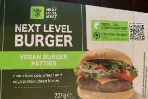 Burger vegan cu legume pai prajite