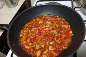 Noodles cu legume si ciuperci