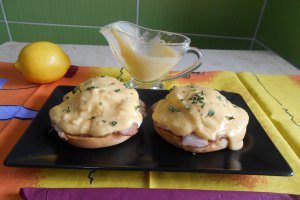 Aperitiv oua Benedict