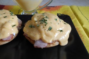 Aperitiv oua Benedict