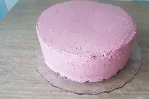 Desert tort cu mousse de ciocolata si fructe de padure