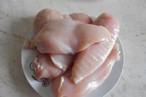 Snitele din file de piept de pui la cuptor, cu cus-cus