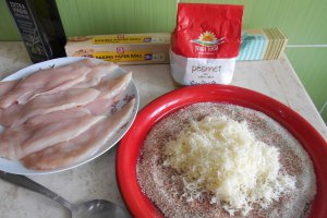 Snitele din file de piept de pui la cuptor, cu cus-cus