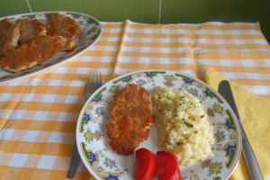 Snitele din file de piept de pui la cuptor, cu cus-cus