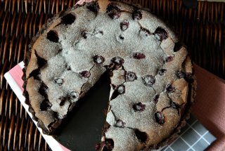 Desert tarta cu crema de ciocolata si visine