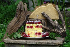 Desert prajitura cu iaurt si cirese