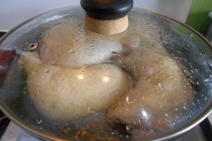 Pulpe de pui la tigaie, in sos alb, cu garnitura de cartofi natur