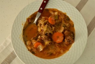Ciorba de varza cu carnati