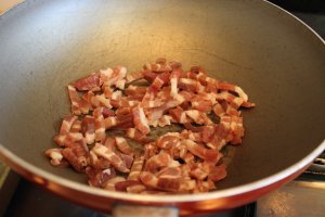 Tarta cu bacon si sparanghel