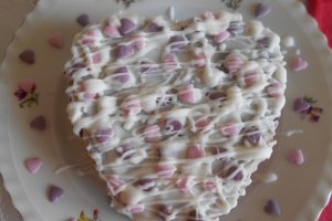 Desert tortulet inimioara, din ciocolata si martipan