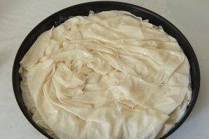 Desert placinta cu branza dulce si visine