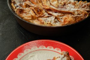 Desert placinta cu branza dulce si visine