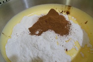 Desert prajitura cu crema de capsuni si ciocolata alba, fara zahar