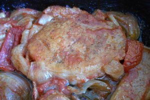 Cotlete de porc in sos tomat, la cuptor