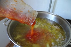Ciorba pe pui cu fasole fideluta si dovlecel