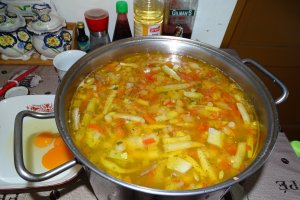 Ciorba pe pui cu fasole fideluta si dovlecel