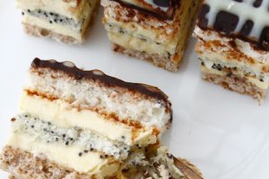 Desert prajitura cu nuca, mac si cocos