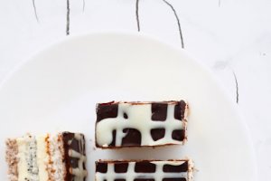 Desert prajitura cu nuca, mac si cocos