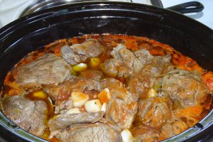 Friptura de vita cu sos tomat la slow cooker Crock-Pot