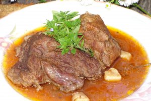 Friptura de vita cu sos tomat la slow cooker Crock-Pot