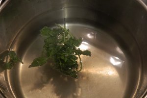 Compot de cirese galbene cu lamaie si menta