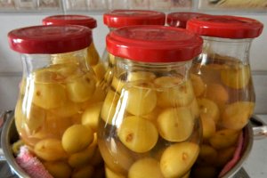 Compot de cirese galbene cu lamaie si menta