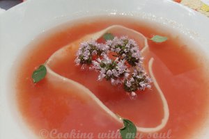 Meniu de vara: Supa de rosii proaspete cu oregano si Salata de vinete cu maioneza