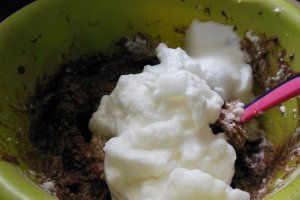 Desert negresa cu nuca si cirese, fara zahar