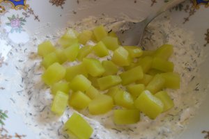 Salata de dovlecel, cu iaurt, marar si usturoi