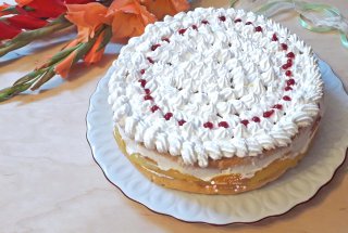 Desert tort de vara cu vanilie si piersici