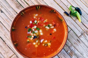 Supa de rosii coapte cu usturoi (Gazpacho)
