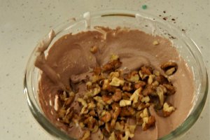 Desert bezele cu cacao si nuci