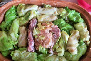 Sarmale cu varza verde si carne de vitel, la vas roman