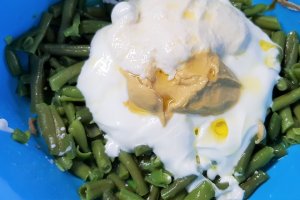 Salata Floare, cu fasole verde, porumb si carne de vitel