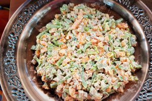 Salata Floare, cu fasole verde, porumb si carne de vitel