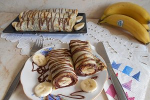 Desert clatite cu banane si crema de ciocolata
