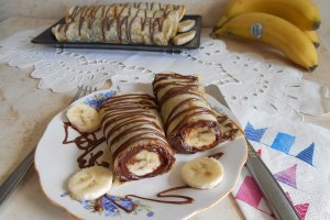 Desert clatite cu banane si crema de ciocolata