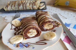 Desert clatite cu banane si crema de ciocolata