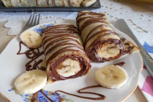 Desert clatite cu banane si crema de ciocolata