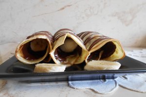 Desert clatite cu banane si crema de ciocolata