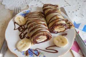 Desert clatite cu banane si crema de ciocolata