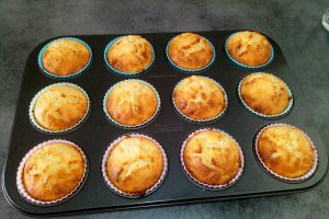 Desert muffins cu lime si ciocolata alba